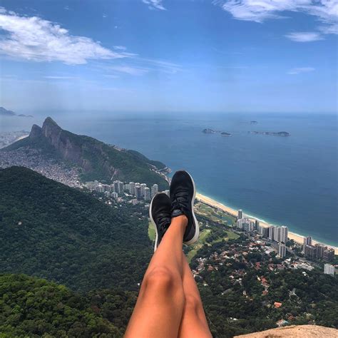 A apresentadora chegou ao canal em janeiro de 2019 para. Maria Cerqueira Gomes mostra-se em biquíni nas praias do ...