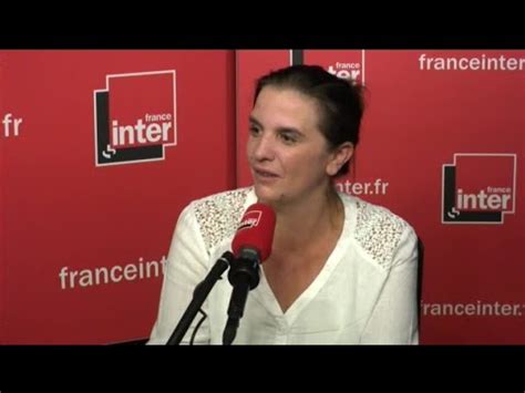 J'ai donc regardé l'article publié en effet le 26 août dans la revue en question : Caroline Fiat, députée de la France Insoumise, au micro de ...