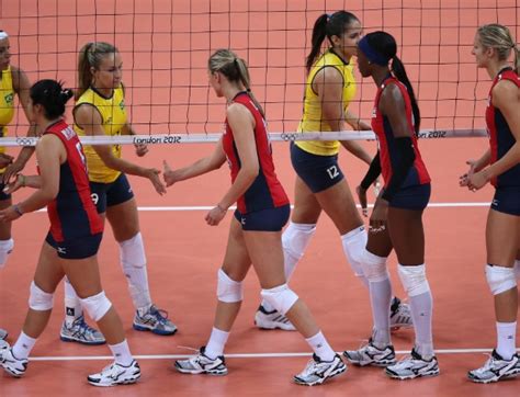 Saiba onde assistir, prováveis escalações e palpites sob o comando de tite, a seleção brasileira almeja o título da copa américa para afirmar sua dominância na américa do sul. Vôlei feminino - Brasil x Estados Unidos - Fotos - UOL ...