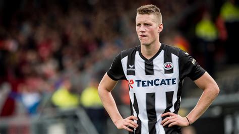 €30.00m * aug 7, 1992 in borne, netherlands Wout Weghorst: fortune, salaire, maison, voiture, famille ...