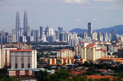 From car hire and accommodation in. Perbandingan Skyline antara Kota di Indonesia dengan Kota ...