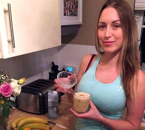 Mom catches female milf doc doing her son! Vegan single mum drinks sperm smoothies every morning for ...