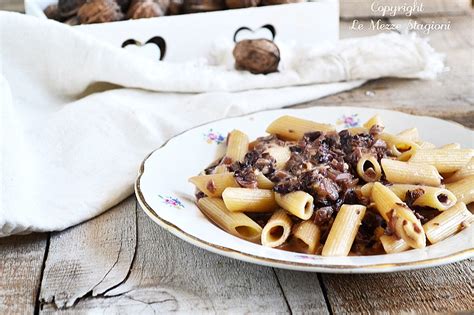 Maybe you would like to learn more about one of these? Pasta radicchio gorgonzola e noci - ricetta cremosa e ...