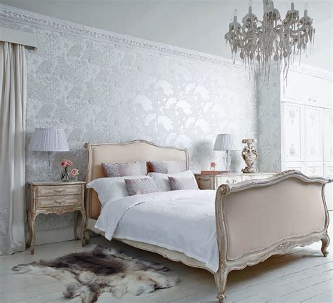 Shabby chic style bedrooms tend to look elegant and feminine. The french bedroom company shabby chic furniture ...