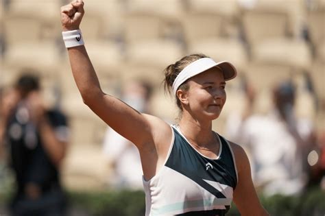 Krejčíková na roland garros zkompletovala double, se siniakovou ovládla i čtyřhru. Stres, strach a slzy. Krejčíková byla před zápasem "špatná ...