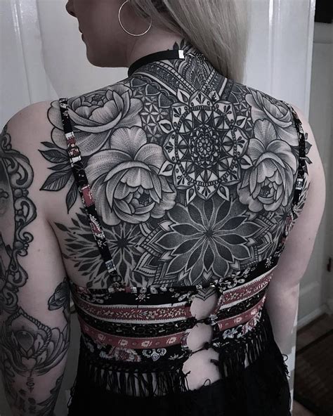 Mandala means very simply, circle. 1337tattoos: " Laura Weller " | Blumenmandala tattoo ...