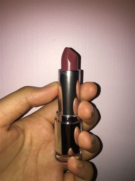 For a rich lip colour with a creamy shine, the velvet matte lipstick, available in stunning shades infuse the lips with vibrancy. Colorbar Velvet Matte Lipstick Reviews, Ingredients ...