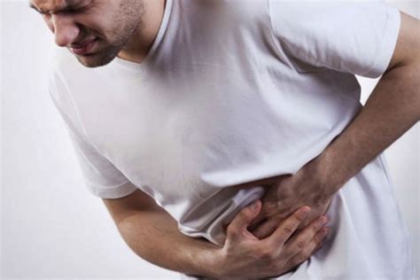 Viral gastroenteritis is an infection of your intestines that typically causes watery diarrhea, pain or cramping in your abdomen, nausea or vomiting, and sometimes fever. Preocupación por la cantidad de casos de gastroenteritis y ...