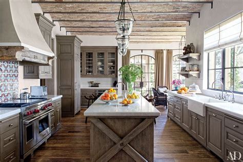 It uses space in a very efficient way. 19 Inspiring Farmhouse Kitchen Sink Ideas Photos ...