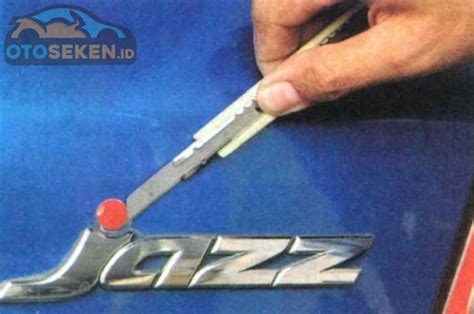 Cara menulis huruf miring di whatsapp. Kisah Titik Huruf j di Emblem Honda Jazz Marak Dicuri, Isu ...