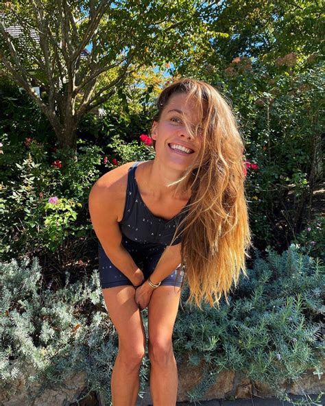 From 13:30 am to 17:00 pm in yoga at park studio. NINA AGDAL Doing Yoga at a Park - Instagram Photos 10/04 ...