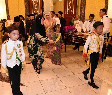 Saya menduga sultan brunei tidak tahu anaknya gay. Maharum Bugis Syah (MBS): Comelnya Putera Sultan Perak dan ...