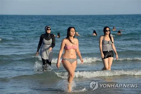 그런 미국적 시각에서 보면 프랑스의 전신 수영복 부르키니 (burkini) 금지는 이해하기 쉽지 않다. 무슬림 수영복 '부르키니'로 분열된 유럽...프랑스 최고재판소 ...