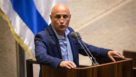 אבל עפר שלח מסרב לעבור לסדר היום. עפר שלח: "לפיד הבטיח לעצמו את ראשות המפלגה במהלכים חשאיים ...