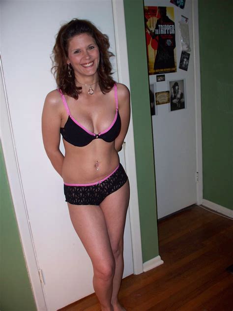 Hummm ouiiiii on vous baiserait bien toutes les deux. Belle femme cougar de 37 ans sur Ivry - Plan Cul Cougar