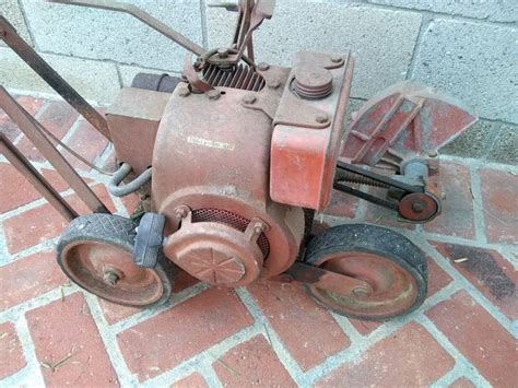 A lawn edger or edging tool can be either manual or motorized. vintage King o lawn edger for Sale in La Mirada, CA - OfferUp