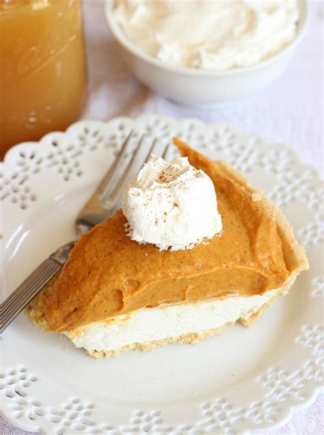 Pumpkin, spice, and everything nice! Double Layer No Bake Pumpkin Cheesecake - The Gold Lining Girl