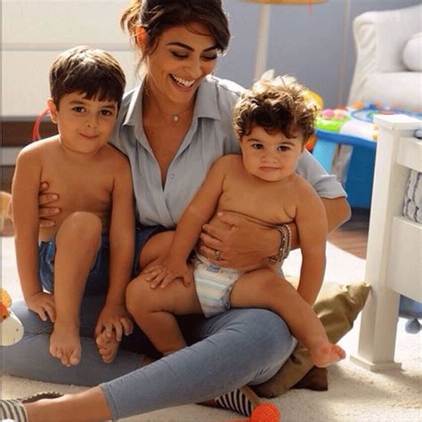 Embora o profeta condenasse o ato de belsazar, o rei manteve sua promessa e colocou daniel na posição de terceiro senhor do reino, sendo nabonido o primeiro e seu filho, belsazar, o segundo. Juliana Paes posta foto linda com os filhos Pedro e ...