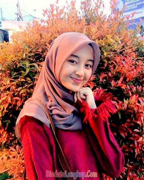 livepergoki abg smp lagi berkembangbiak pahanyya mulus goa nya kelihatan pesugehan ennaena wiwik. Foto Cewek2 Cantik Lucu Berhijab Anak Remaja Smp