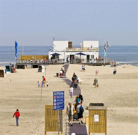 Fkk strand am oststrand für nackt baden im meer von norderney. Nordsee: Nach der Strandsauna geht's zur Abkühlung ins ...