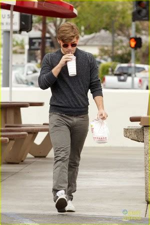 Yann sommer wegen vaterfreuden abgereist. Garrett Clayton: Shirtless Jog in Santa Monica - Garrett ...