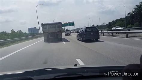 Nak tahu tak, anda boleh baiki sendiri cermin kereta yang retak tanpa perlu ke kedai. Cermin kereta retak kena batu - YouTube