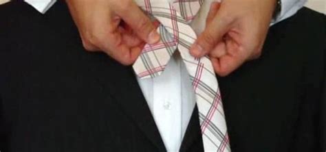 Half windsor, easy step by step instructions. How to Tie a necktie with the half-Windsor knot « Fashion ...