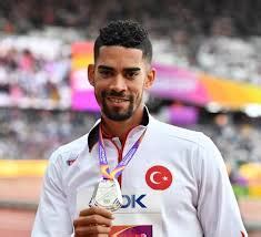 Milli atlet yasmani copello escobar, 400 metre engelli yarı finalinde üçüncü sırayı aldı. Yasmani Copello - EcuRed