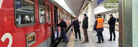 La stazione di milano centrale è il più rilevante snodo ferroviario del capoluogo lombardo e il secondo d'italia, in grado di movimentare ogni anno fino a 120 milioni di passeggeri: Impiccato nel bagno del treno, è Osvaldo Cocucci: l'uomo ...