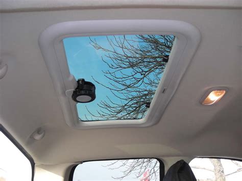 It has a flexible trim & a latch handle. Brzyszcz Serwis - szyberdachy, szyby, elektryka samochodowa