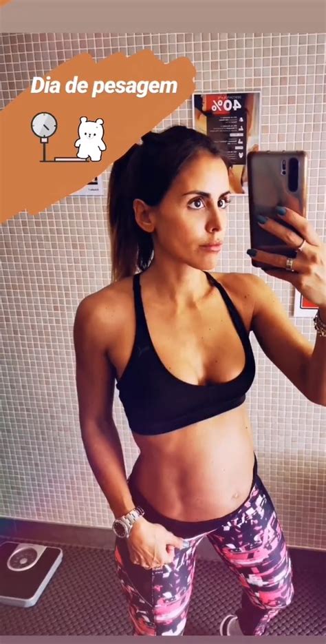 A apresentadora carolina patrocínio publicou nas redes sociais uma fotografia do rabo, no que parece ser uma afronta à proibição do marido gonçalo uva. Carolina Patrocínio mostra barriga de grávida - Dioguinho ...