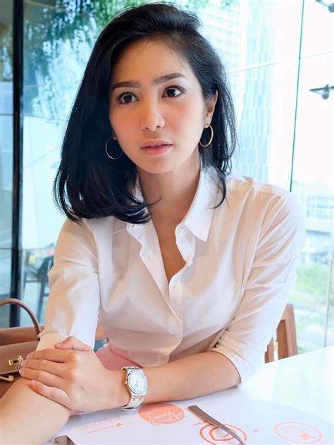 Bunga zainal sempat menyembunyikan pernikahannya dengan sukhdev singh. Bunga Zainal lakukan hal ini agar nggak pikun dan gemuk - News & Entertainment Fimela.com