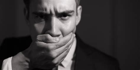 Cara mengatasi mulut bau bawang | merdeka.com