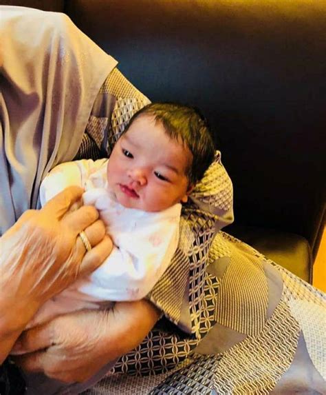 Tetapi, bagi saya, jika siti dikurniakan bayi perempuan, tentu lebih seronok. Gambar Rasmi Anak Perempuan Siti Nurhaliza Dan Datuk K ...