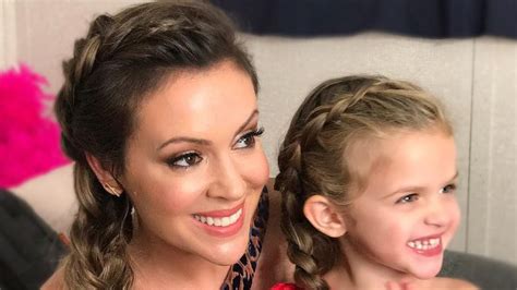 I'm an over the hill has been. Twin-Style: Alyssa Milano trägt Frisur ihres Töchterchens ...