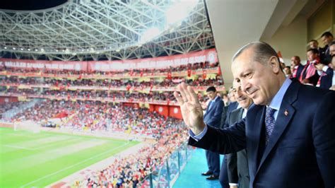 Check spelling or type a new query. Galatasaray past naam stadion aan op aandringen Erdogan | NOS