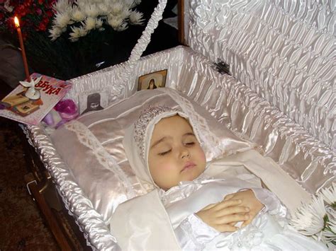 Preparing a dead body in the casket. 015sm.jpg (800×600) | Post mortem photography, Post mortem ...
