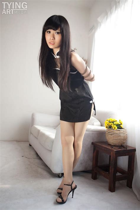 Teens webcam videos & young and beautiful teenager (pages: Asia Gallery: Chinese Dress & Gag - Yuko