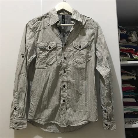 Baju garis panjang hitam putih fesyen wanita pakaian wanita di. Baju Kemeja Berkerah Lengan Panjang garis garis laki laki ...