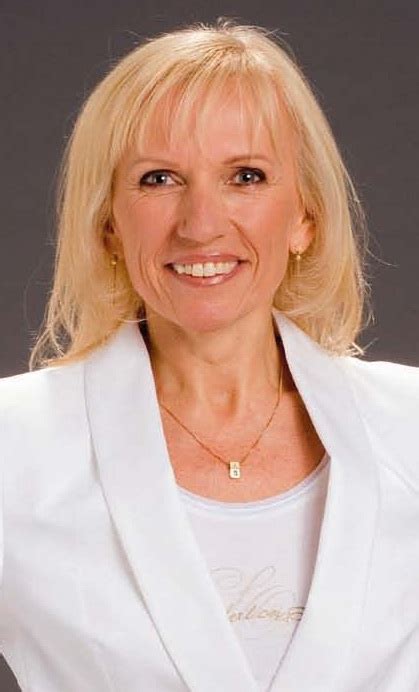 When it comes to getting your banking questions answered, using your mobile banking app can help. Dr. Ilse Vigl 3/07, WSK-Bank