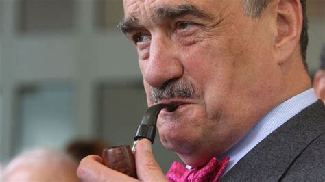 Karel schwarzenberg spí a sní. Schwarzenberg: Radar je gesto USA a vyjde je levně ...