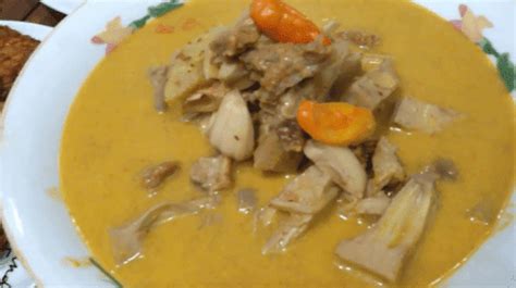 Gulai nangka merupakan masakan sayur nangka muda dengan kuah bersantan kental dan berempah yang sangat populer dalam kuliner masakan asli padang. Resep Gulai Nangka Iga Sapi Gurih