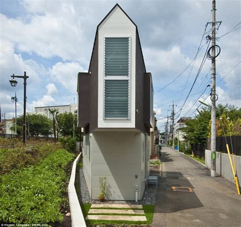 Have you seen a triangular house? This triangular house in Suginami Tokyo is no wider than ...