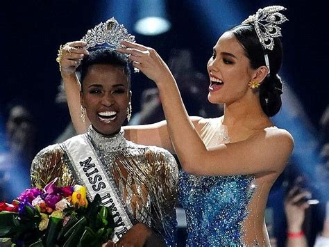 Tối 13/5, người đẹp sẽ bước vào phần thi interview với ban giám khảo. Hoãn Miss Universe 2020 vì dịch Covid-19