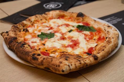 I 9 biscotti campani più famosi, dai roccocò ai raffiuoli, passando per susamielli e mustacciuoli. Pizze d'Italia. Le migliori 45 pizzerie nella guida del ...