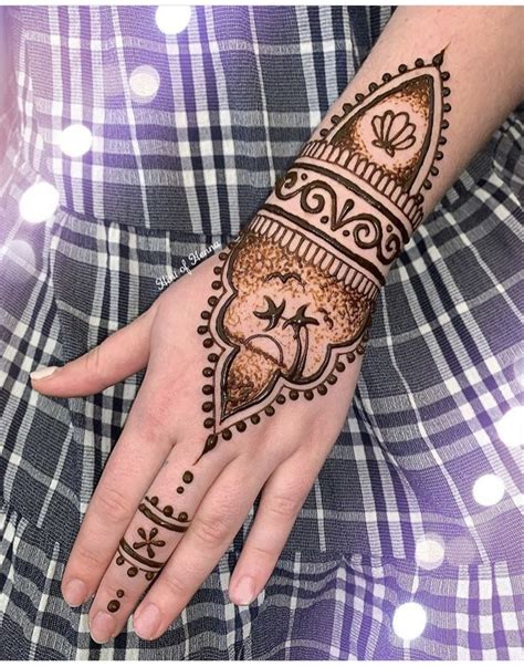 Communicate with the henna tattoo artist you select to work out the details of your event. Beach henna #girlytattoo #girlytatto # ...