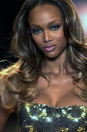 Photogallery of tyra banks updates weekly. bomshells: Tyra Banks walking during the 2000 Victorias ...