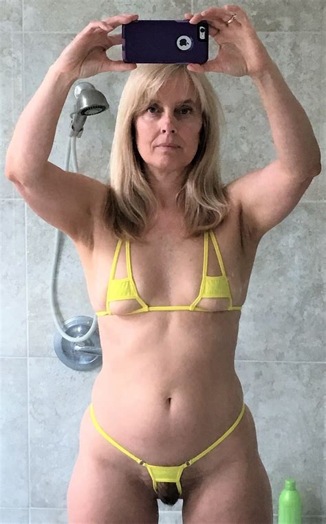 Milf, mom, housewife, cougar, gilf, granny, older, aged. Curvy women in bikinis - MatureAmateurPics.com