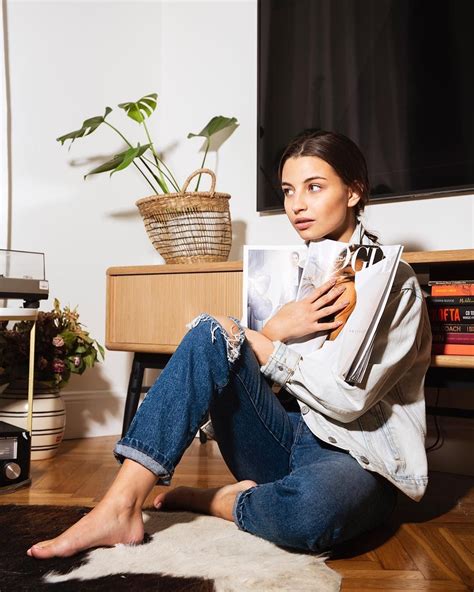Julia wieniawa wakacje rozpoczęła hucznie od zabawy na jednym z festiwali, o czym informowała w sieci. Julia Wieniawa-Narkiewicz on Instagram: "home sweet home 🌴 ...