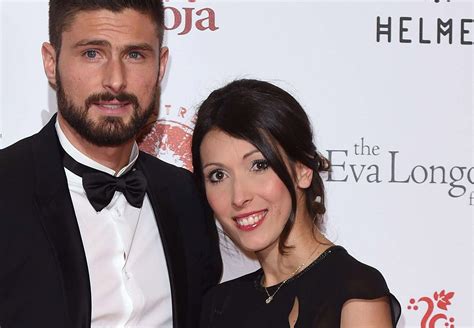 Très discrète sur sa vie privée, nous n'avons que peu d'informations. Olivier Giroud : sa femme a tout sacrifié par amour pour lui